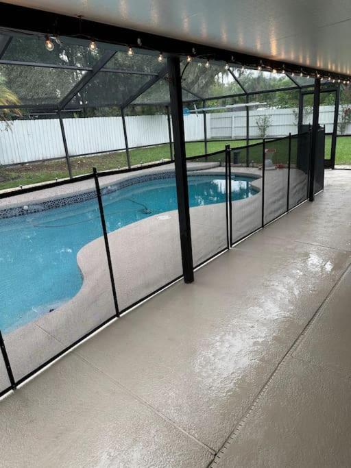 Lake Valrico'S Camelot Court With Heated Pool & Access To Private Lake ภายนอก รูปภาพ