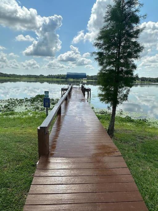 Lake Valrico'S Camelot Court With Heated Pool & Access To Private Lake ภายนอก รูปภาพ